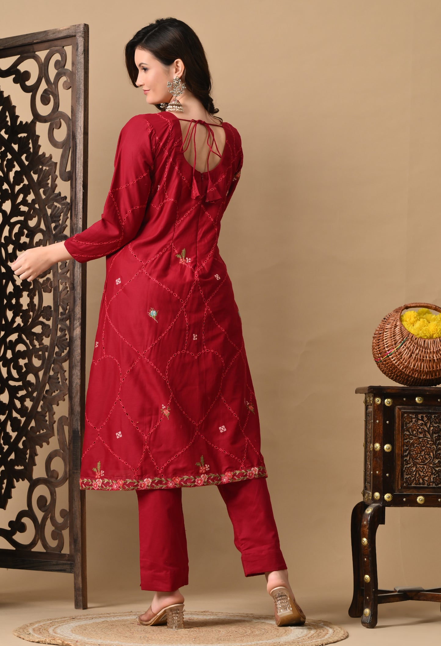 Reddish Pink Kurta Set with Beautiful Thread Work