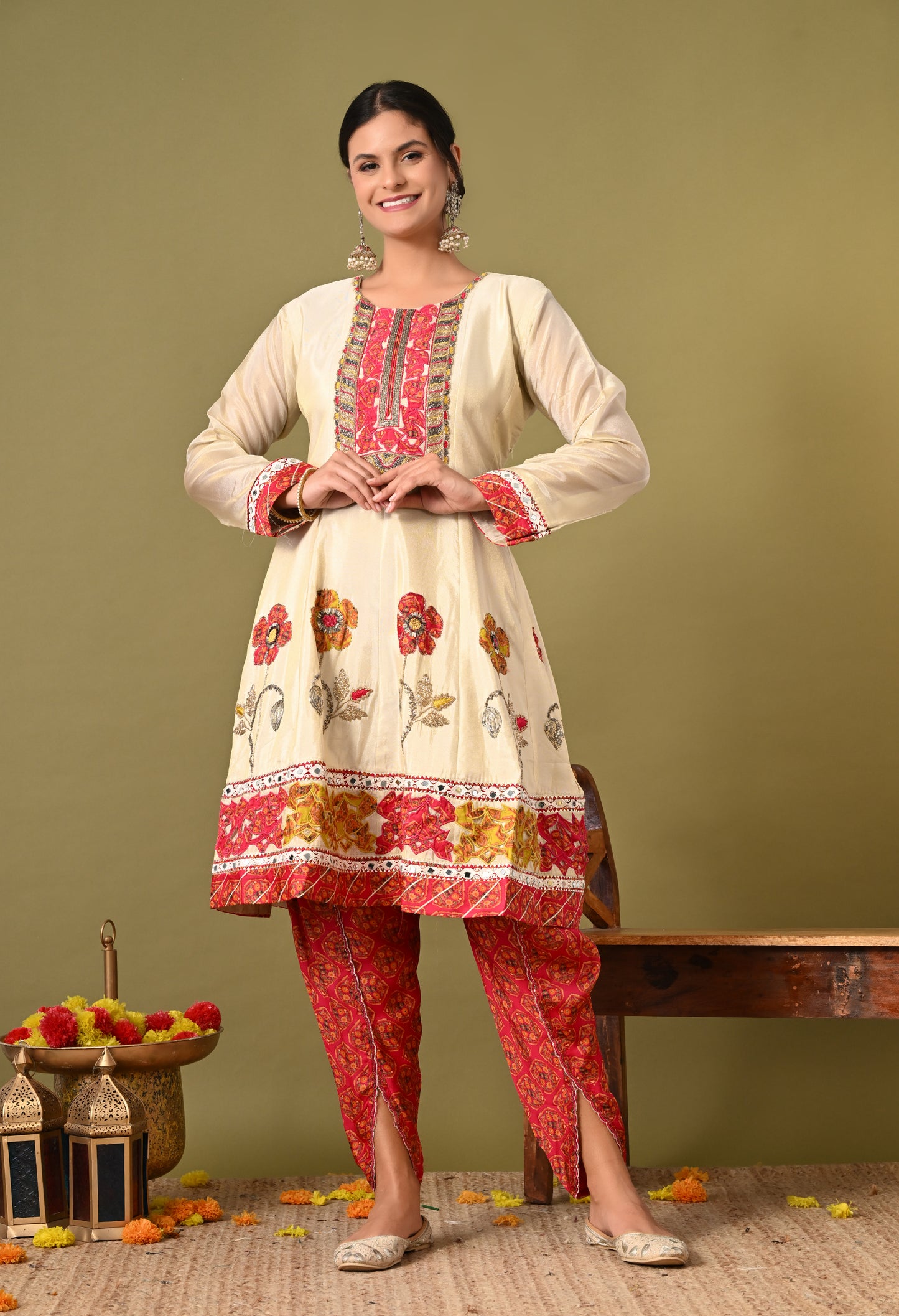 Mesmerising Cream Kurta Set with Zardozi, Cutdana, and Mirror Work