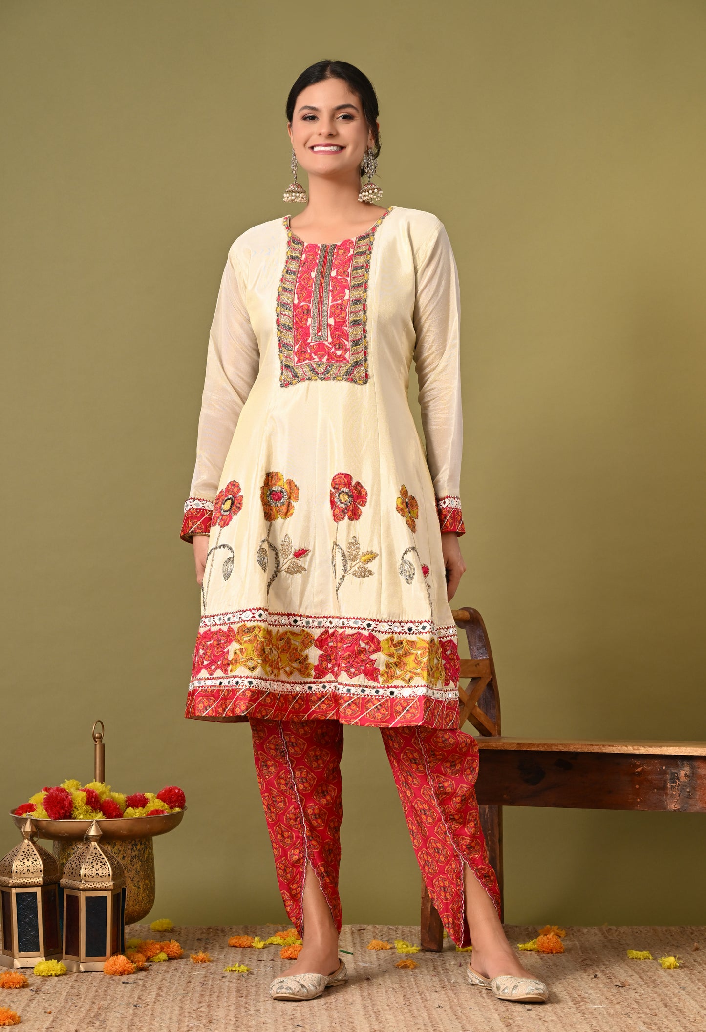 Mesmerising Cream Kurta Set with Zardozi, Cutdana, and Mirror Work