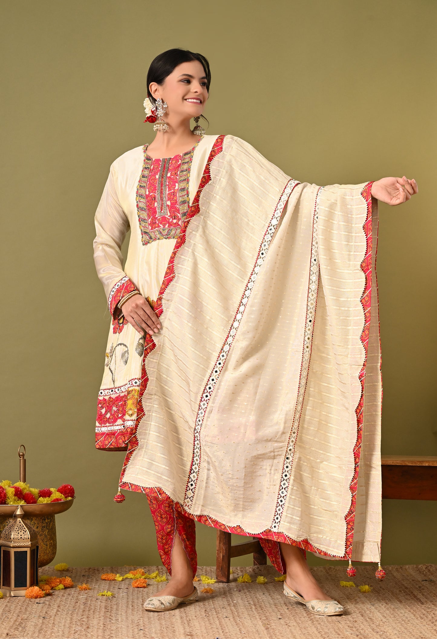Mesmerising Cream Kurta Set with Zardozi, Cutdana, and Mirror Work