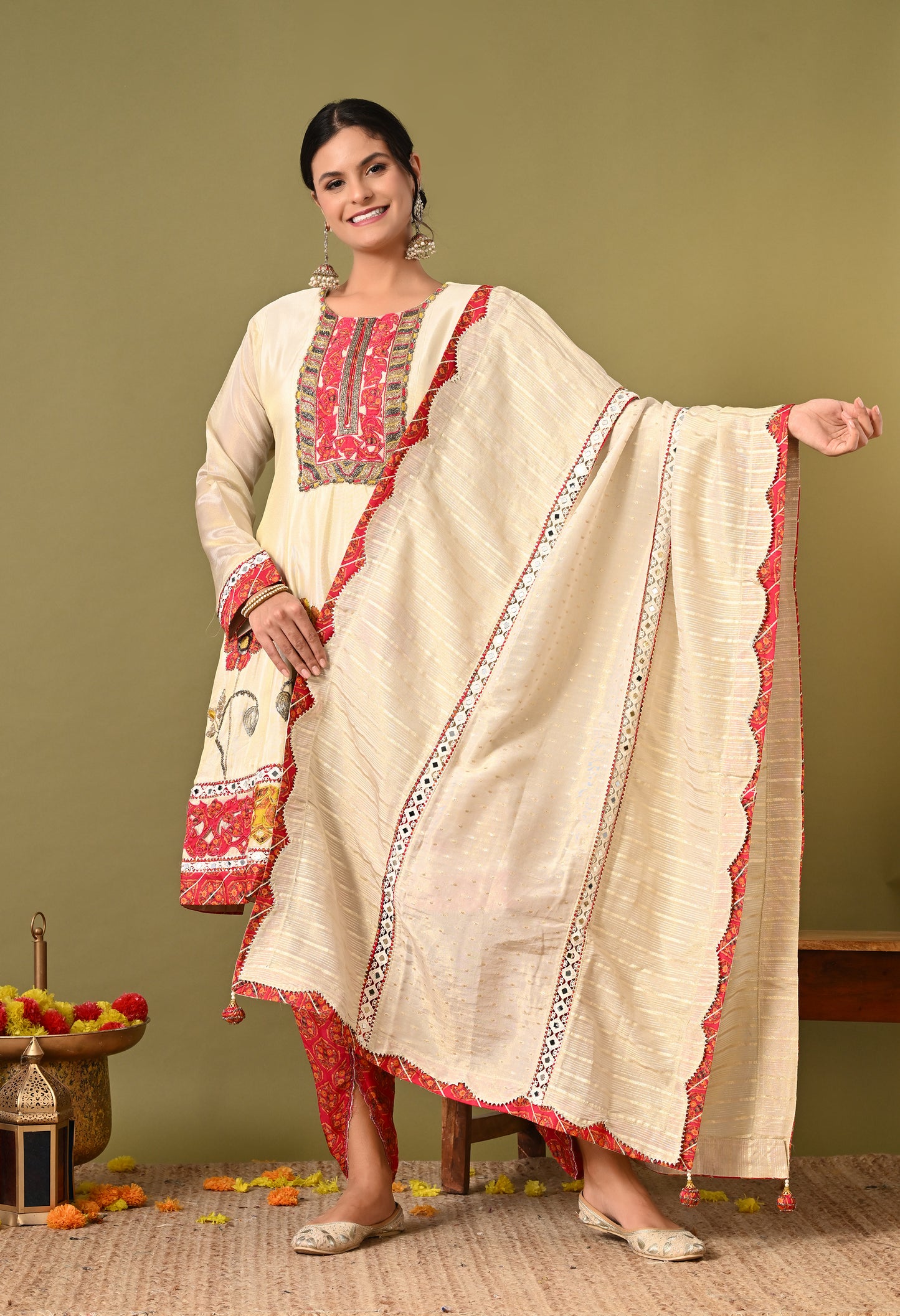 Mesmerising Cream Kurta Set with Zardozi, Cutdana, and Mirror Work