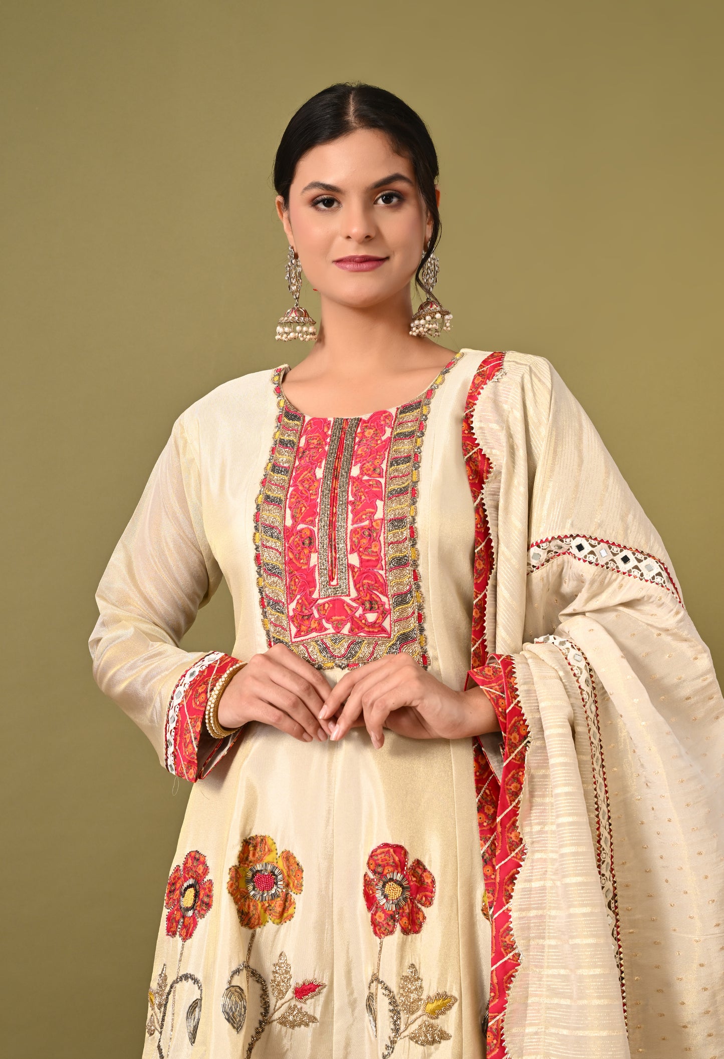Mesmerising Cream Kurta Set with Zardozi, Cutdana, and Mirror Work