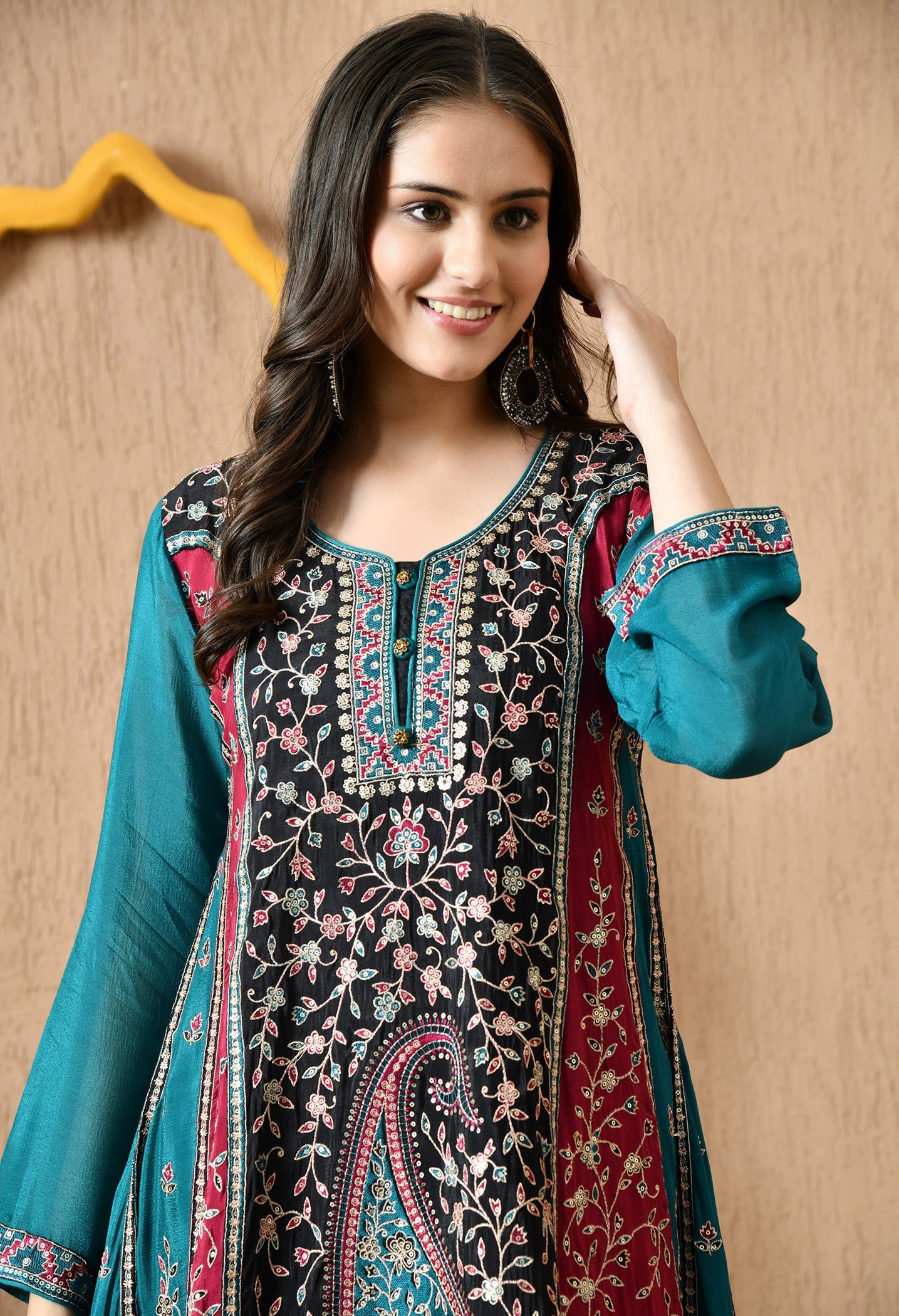 Multicolour Thread & Zardozi Black Kurta Set