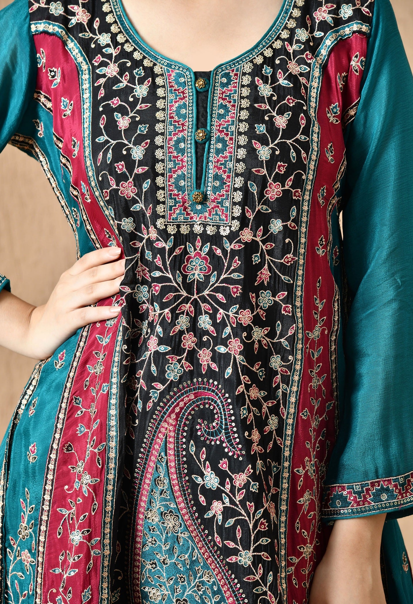Multicolour Thread & Zardozi Black Kurta Set