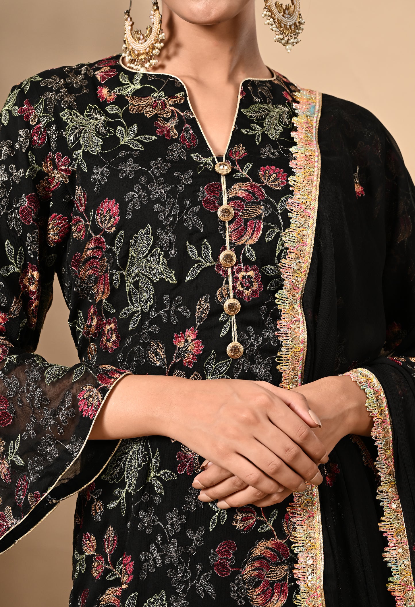 Black Kurta Set with Elegant Thread and Zari Work