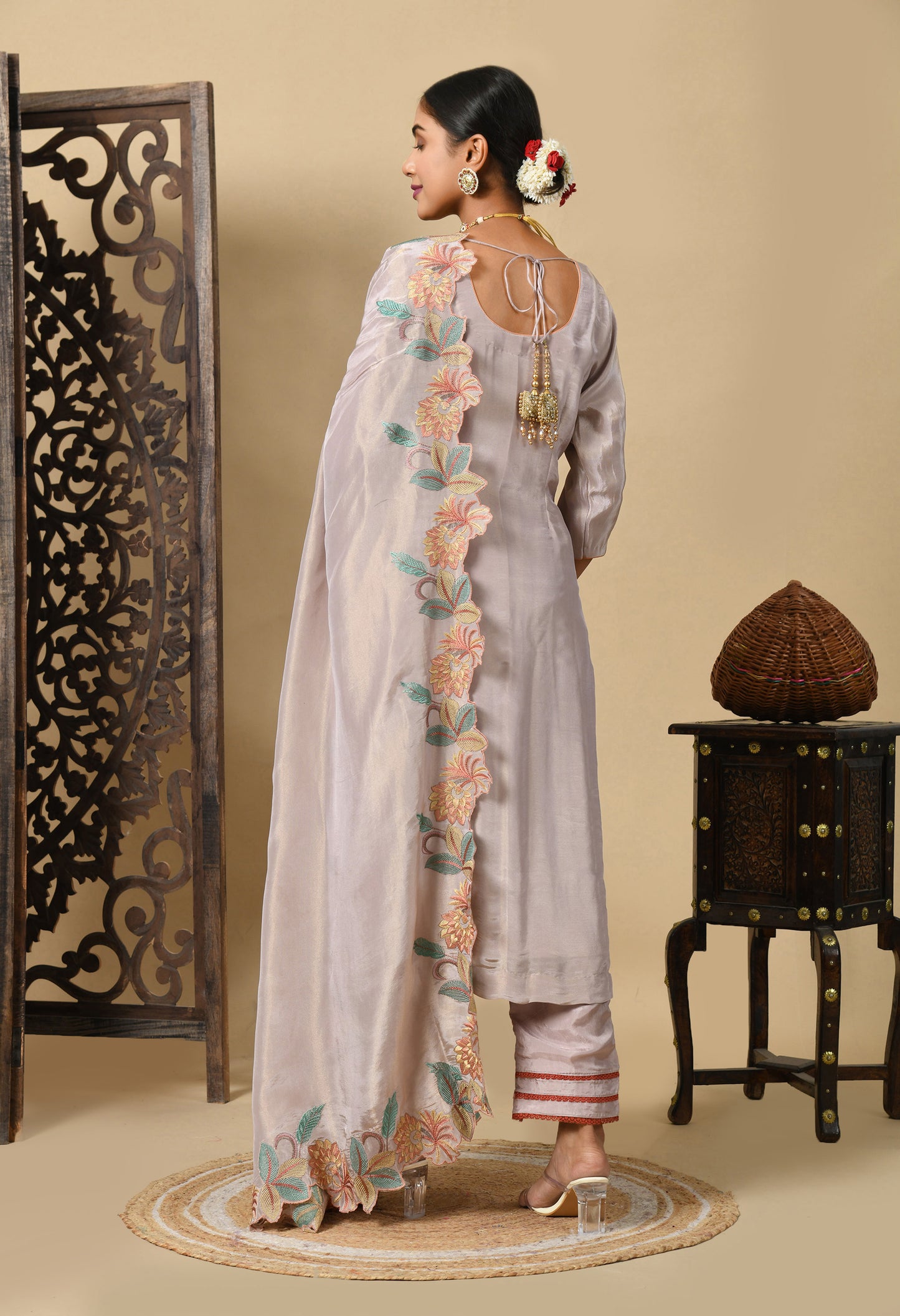 Light Purple Kurta Set with Mesmerising Parsi Thread Work