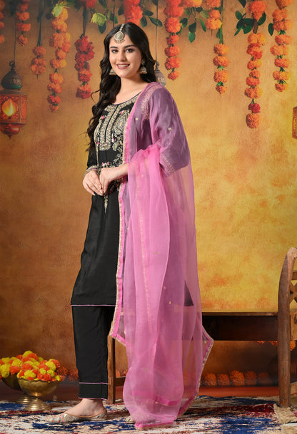 Exquisite Black Kurta Set with Opulent Zardozi Embroidery