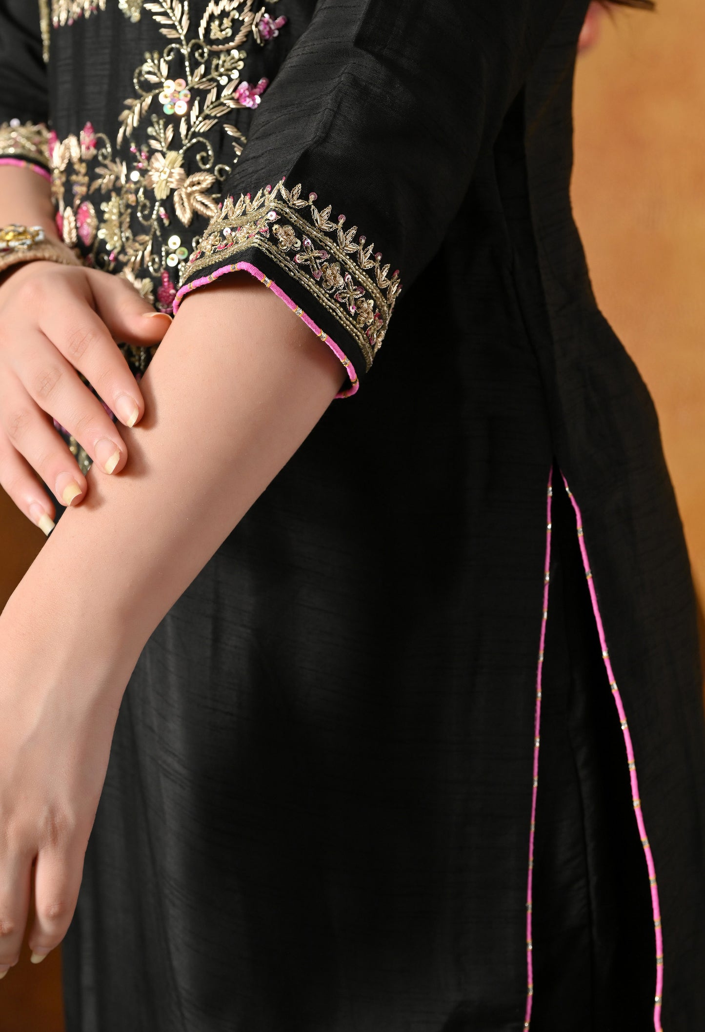 Exquisite Black Kurta Set with Opulent Zardozi Embroidery