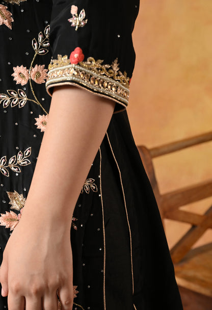 Striking Black Kurta Set with Elegant Zardozi Embroidery