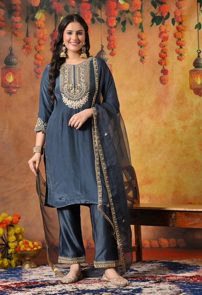 Chic Charcoal Grey Silk Kurta Set with Intricate Zardozi Details