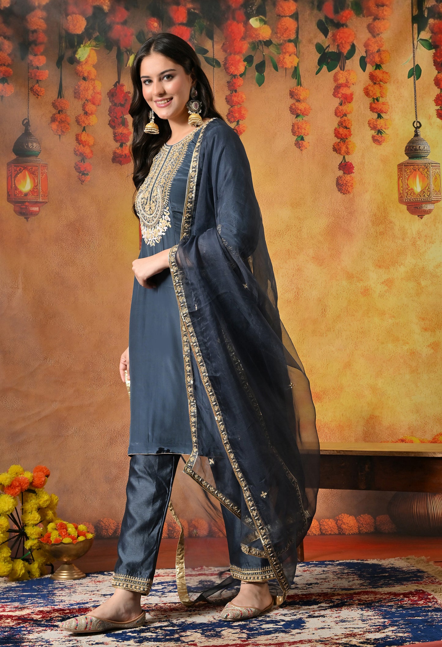 Chic Charcoal Grey Silk Kurta Set with Intricate Zardozi Details