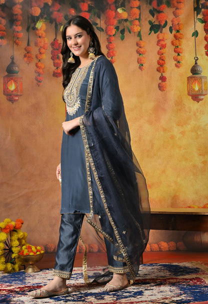 Chic Charcoal Grey Silk Kurta Set with Intricate Zardozi Details