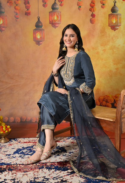 Chic Charcoal Grey Silk Kurta Set with Intricate Zardozi Details