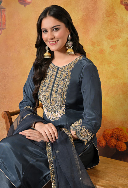 Chic Charcoal Grey Silk Kurta Set with Intricate Zardozi Details