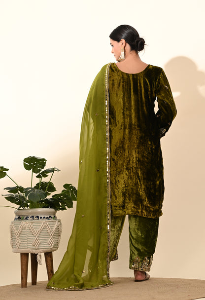 Elegant Mehndi Green Velvet Kurta Set Featuring Zardozi Embroidery