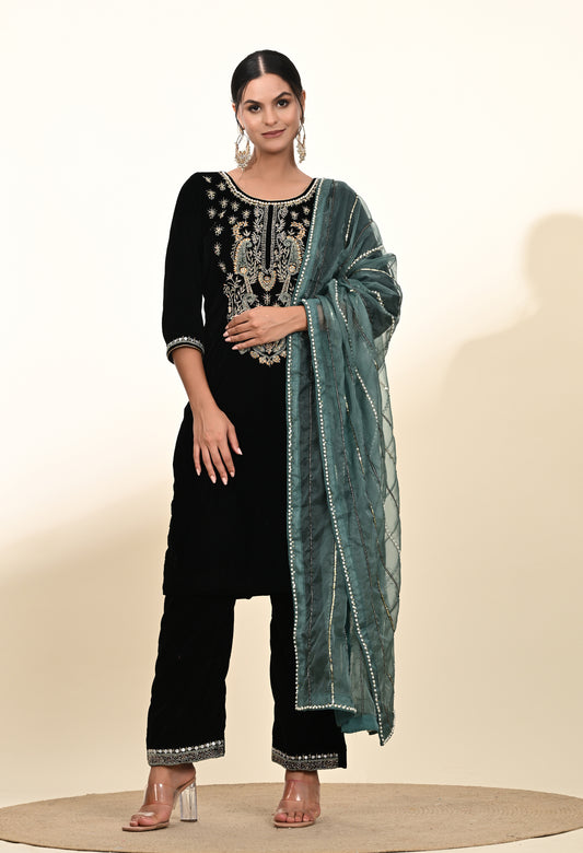 Chic Black Kurta Set with Elegant Zardozi Embroidery