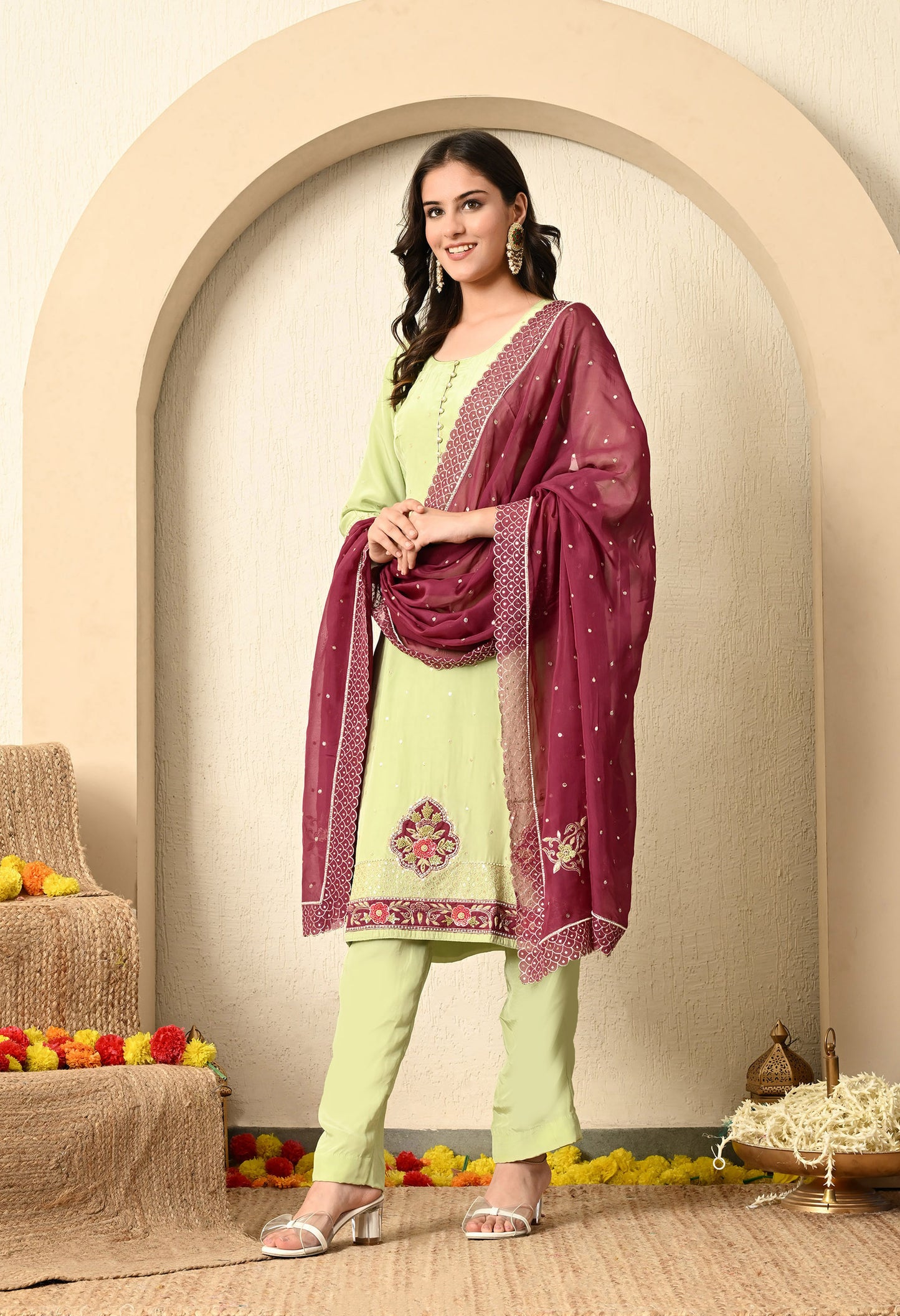 Light Green Kurta Set with Thread and Applique Work