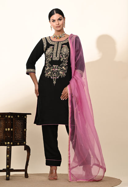 Exquisite Black Kurta Set with Opulent Zardozi Embroidery