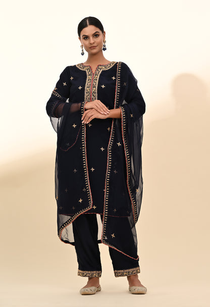 Sophisticated Navy Blue Kurta Set, Embellished with Exquisite Zardozi Embroidery and Crystal Accents