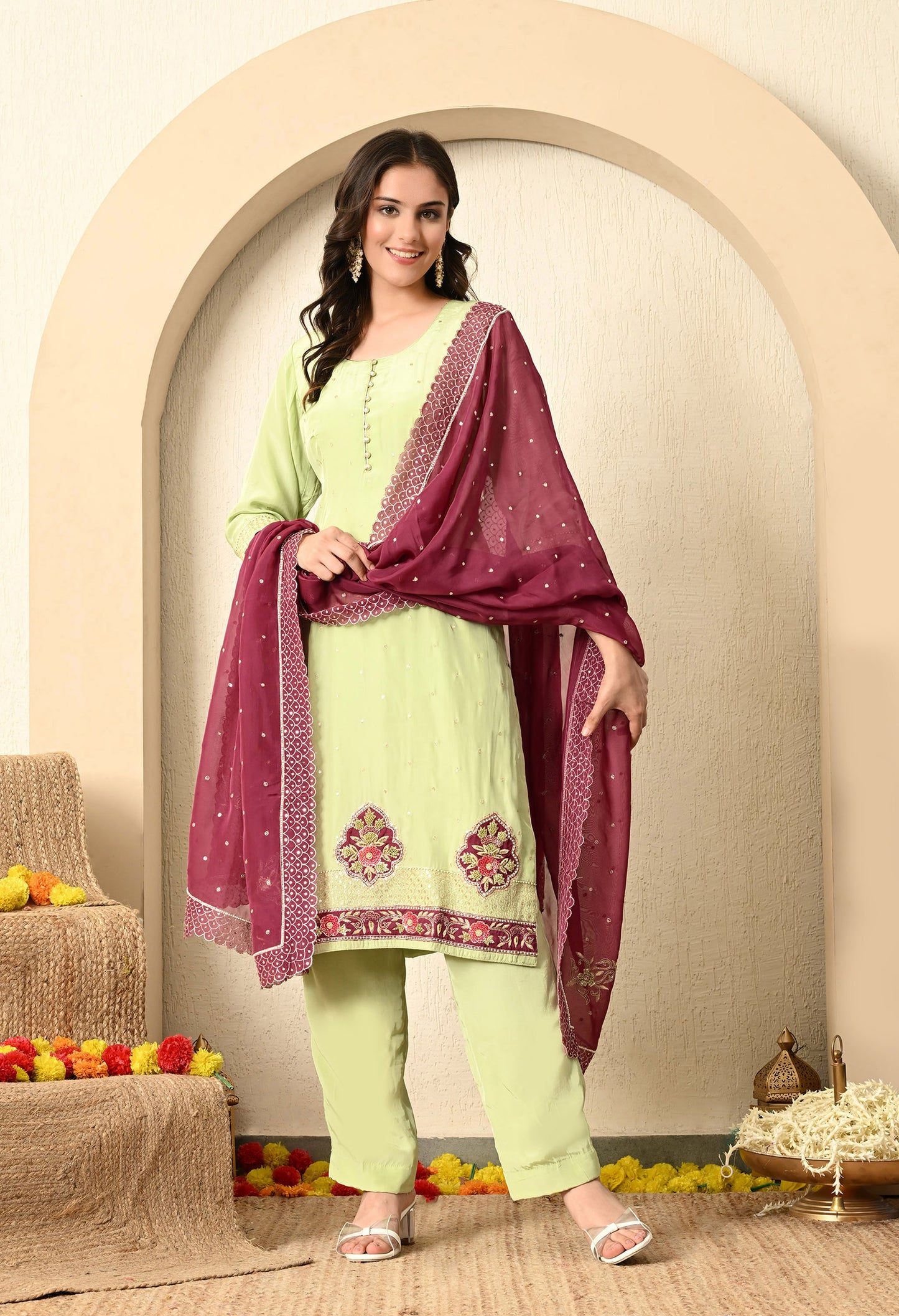 Light Green Kurta Set with Thread and Applique Work