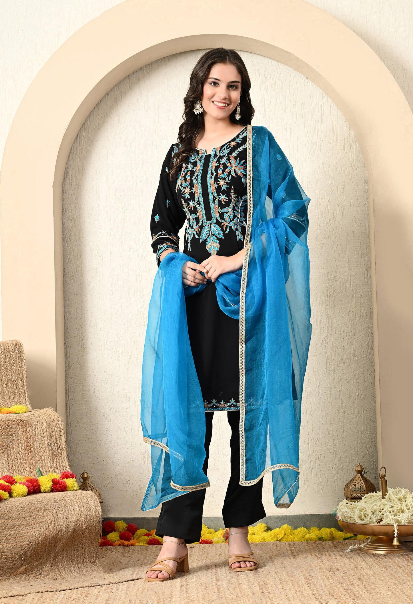 Black Kurta Set with Mesmerising Thread, and Zardozi Work