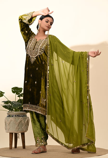 Elegant Mehndi Green Velvet Kurta Set Featuring Zardozi Embroidery