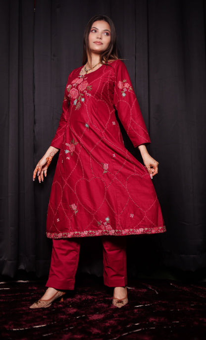 Reddish Pink Kurta Set with Beautiful Thread Work