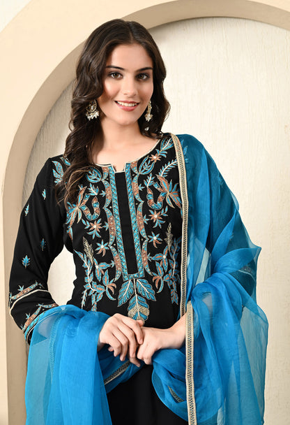 Black Kurta Set with Mesmerising Thread, and Zardozi Work