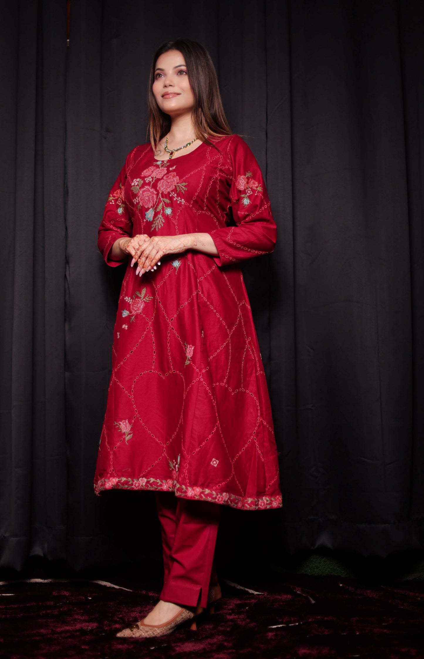 Reddish Pink Kurta Set with Beautiful Thread Work