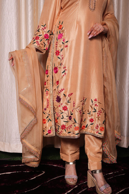 Stunning Creamish Yellow Kurta Set with Beautiful Zardozi, and Thread Work