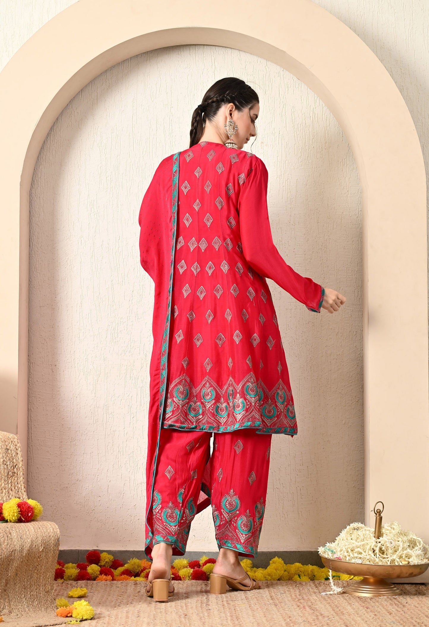 Dark Pink Kurta Set with Beautiful Thread Work