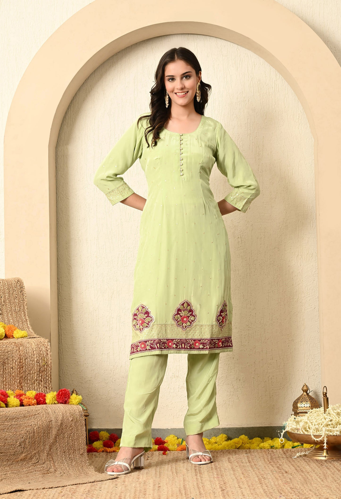 Light Green Kurta Set with Thread and Applique Work