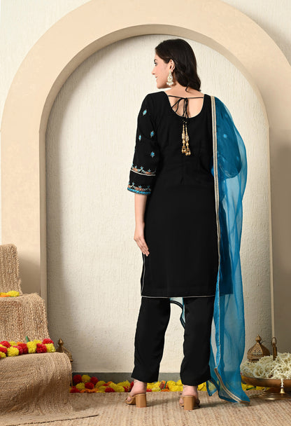 Black Kurta Set with Mesmerising Thread, and Zardozi Work