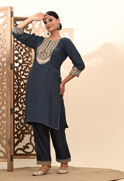 Chic Charcoal Grey Silk Kurta Set with Intricate Zardozi Details