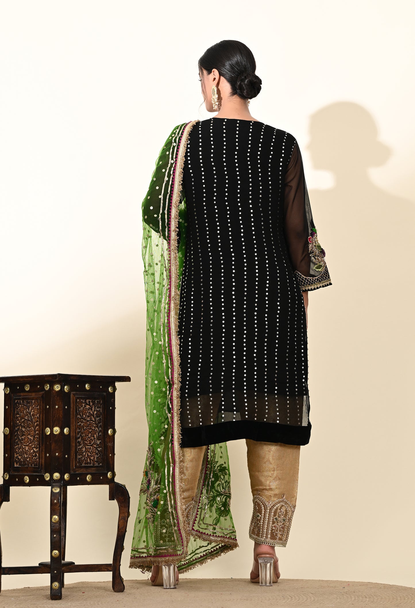 Sophisticated Black Kurta Set with Luxurious Zardozi Embroidery