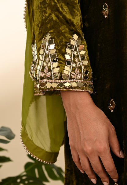 Elegant Mehndi Green Velvet Kurta Set Featuring Zardozi Embroidery