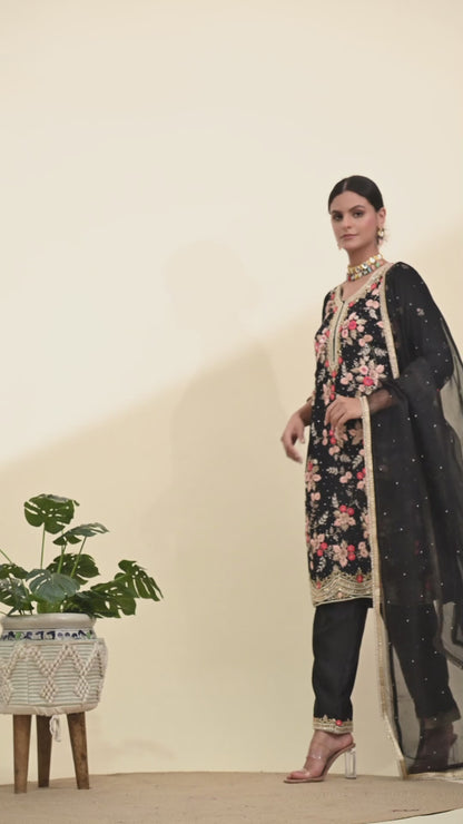 Striking Black Kurta Set with Elegant Zardozi Embroidery